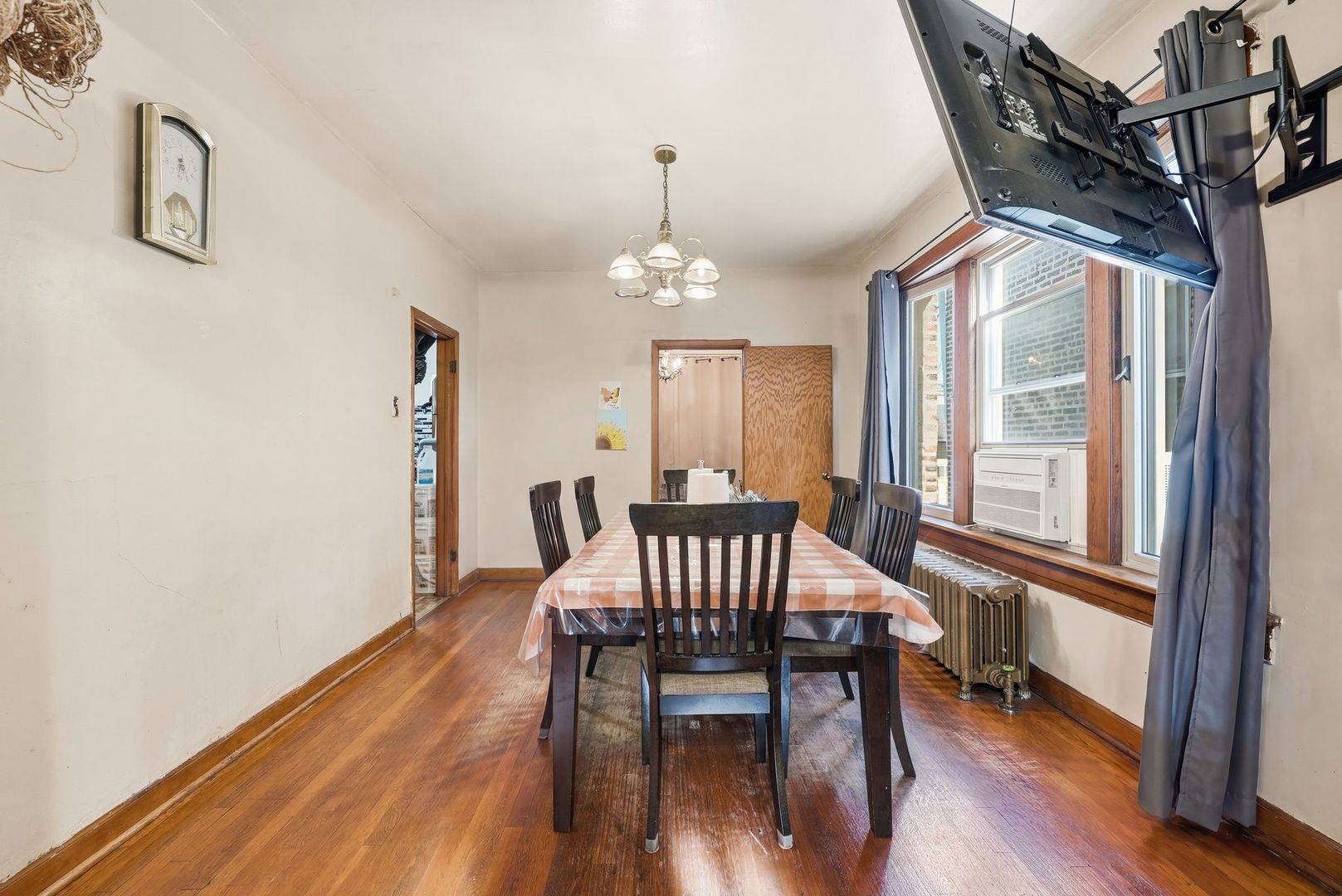 6435 S ARTESIAN AVE, Chicago, IL 60629