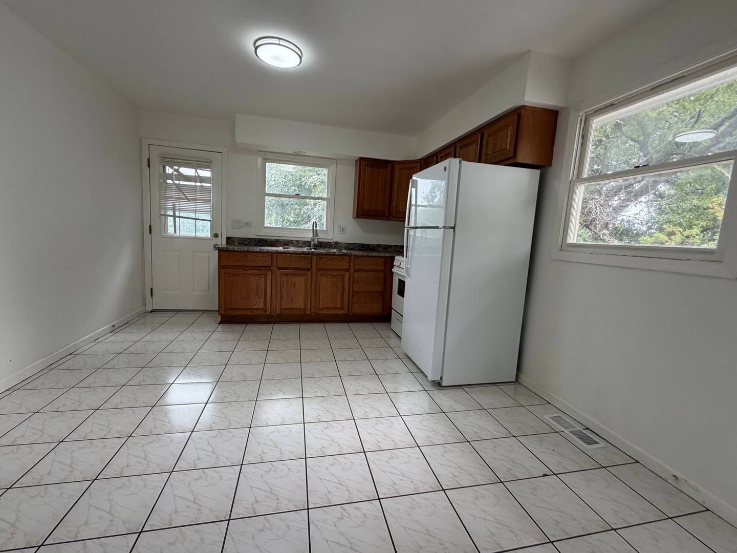 2513 Western AVE #2513, Waukegan, IL 60087