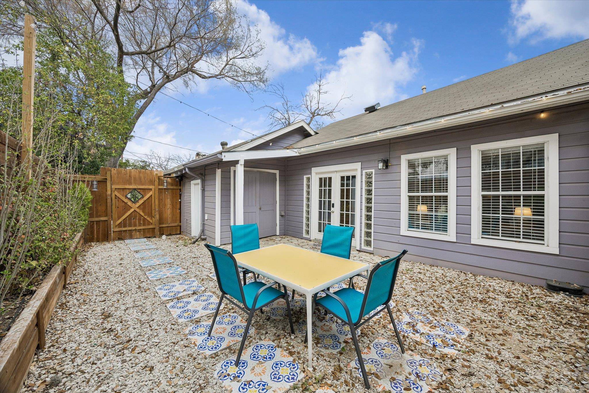211 Lessin LN #B, Austin, TX 78704