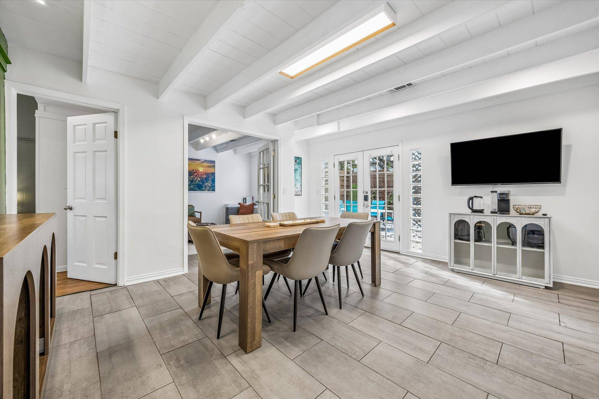 211 Lessin LN #B, Austin, TX 78704