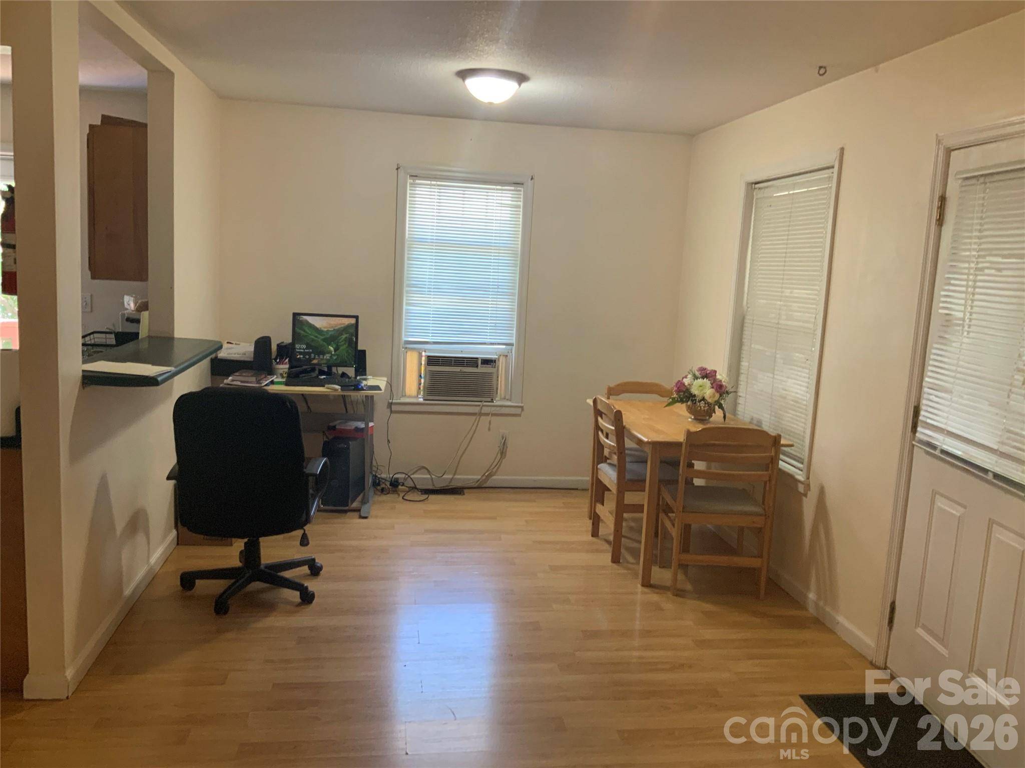 17 Buttonwood CT, Asheville, NC 28806