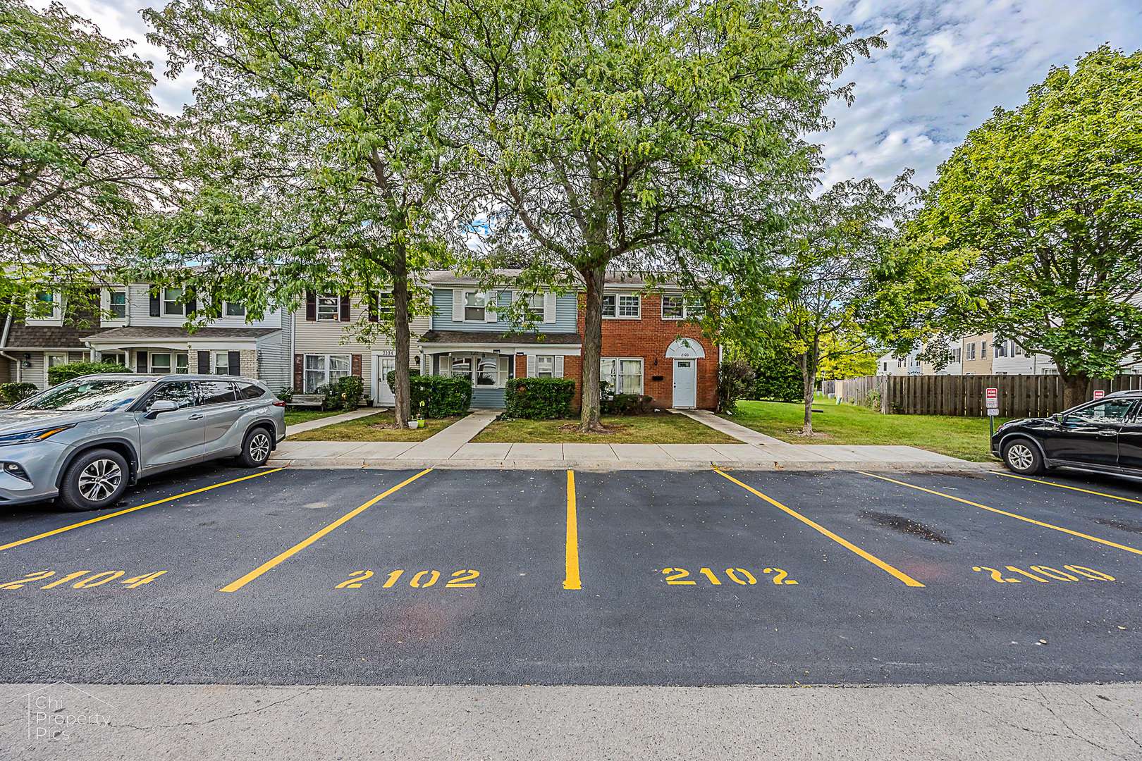 2102 Stanley CT, Schaumburg, IL 60194