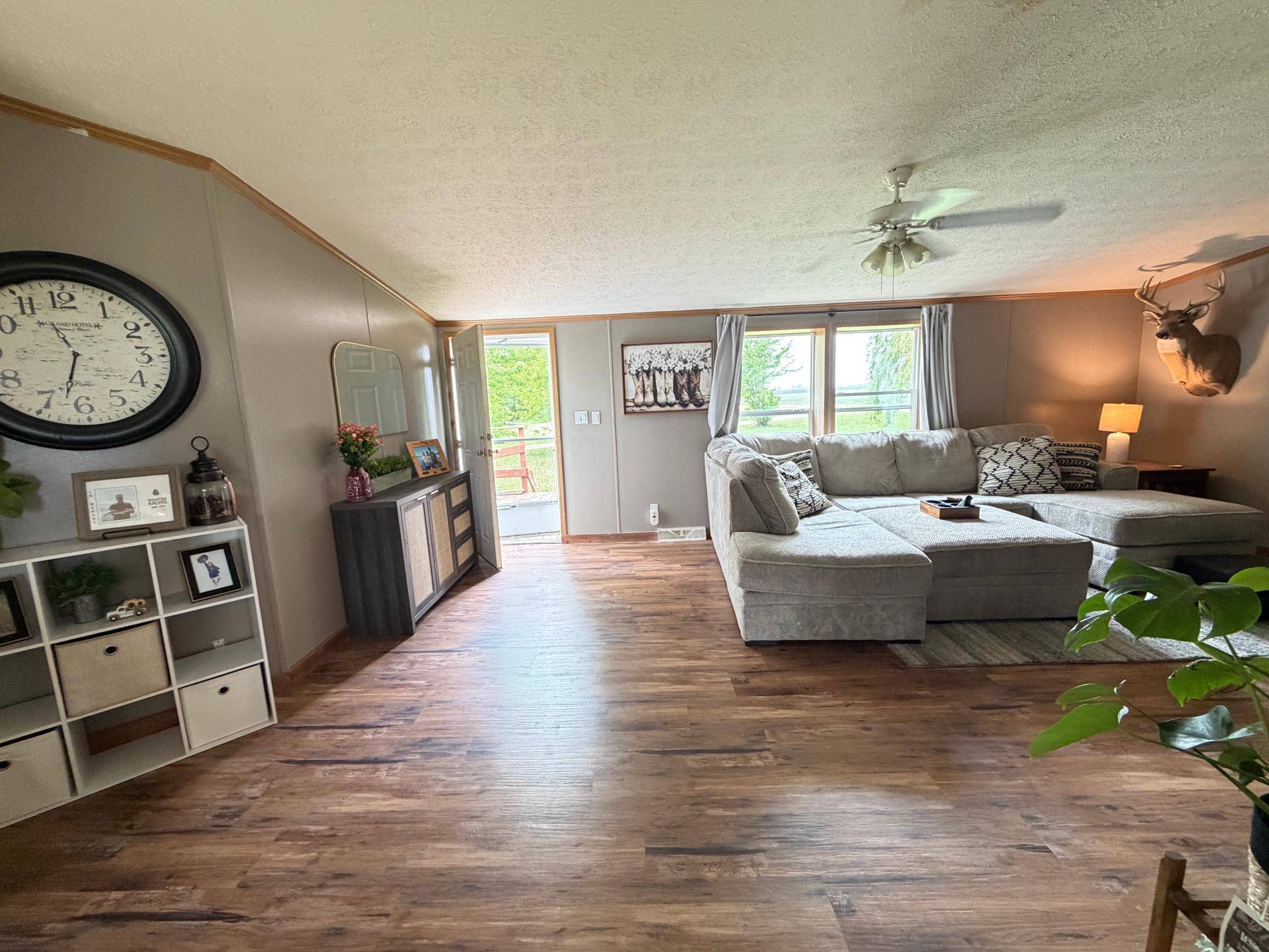 83036 160th ST, Glenville, MN 56036