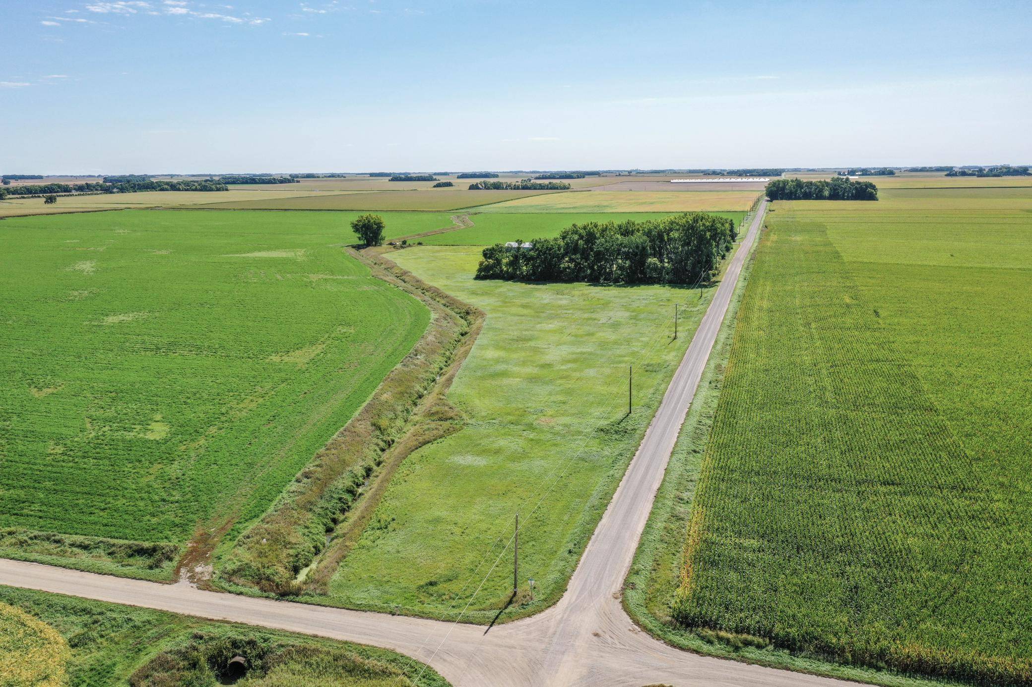 18413 60th ST SW, Prinsburg, MN 56281
