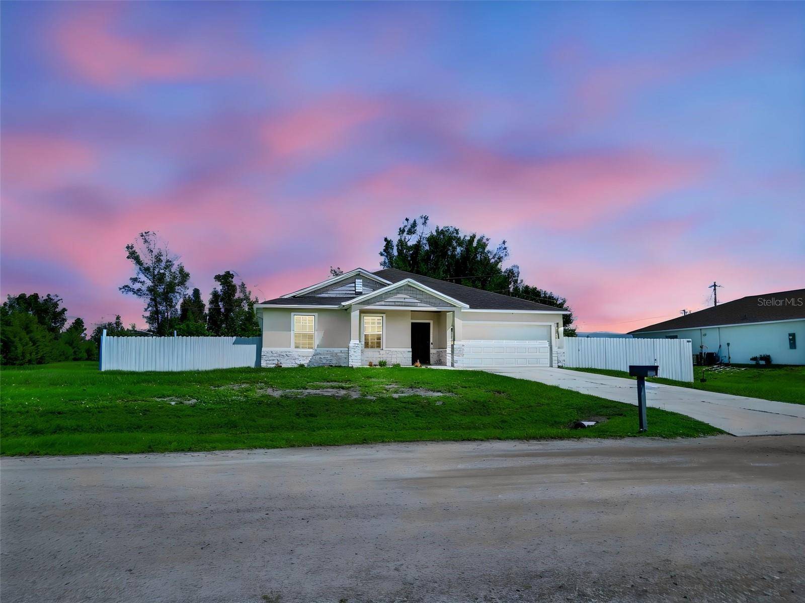 805 WHISPERING PINES RD, Cape Coral, FL 33993