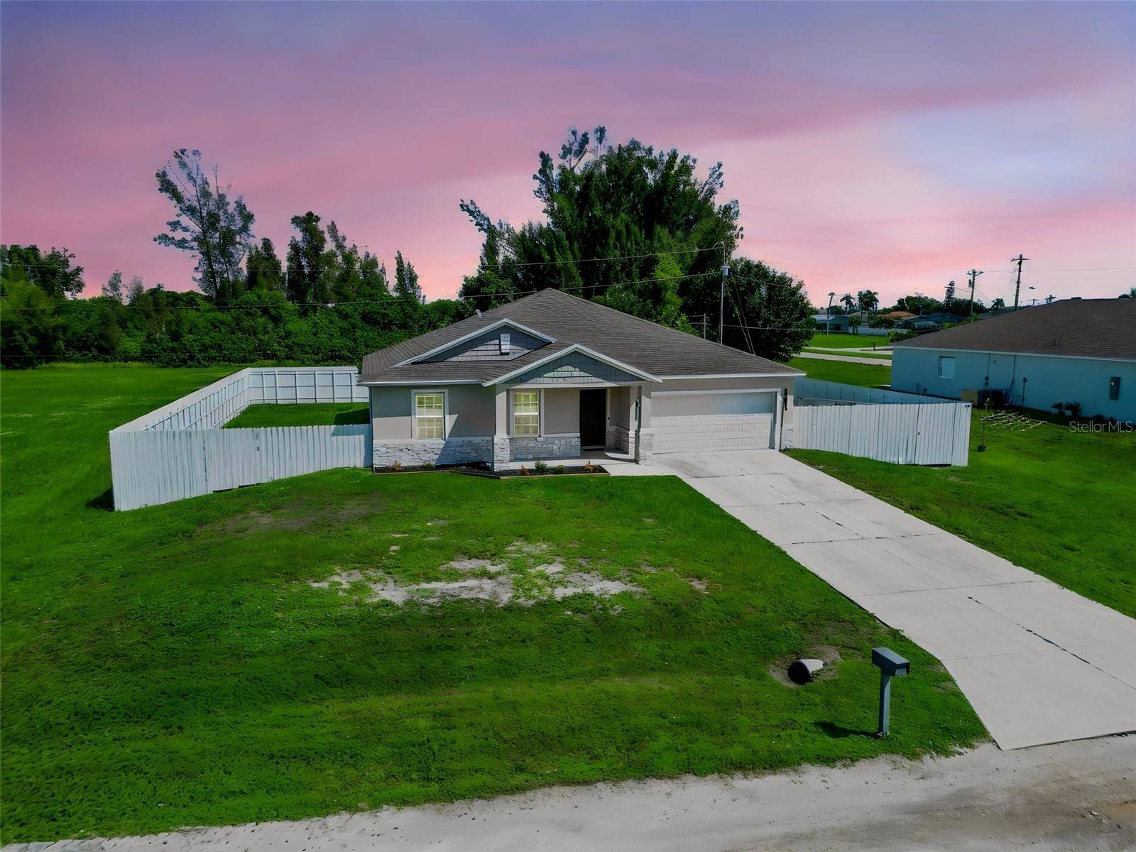 805 WHISPERING PINES RD, Cape Coral, FL 33993
