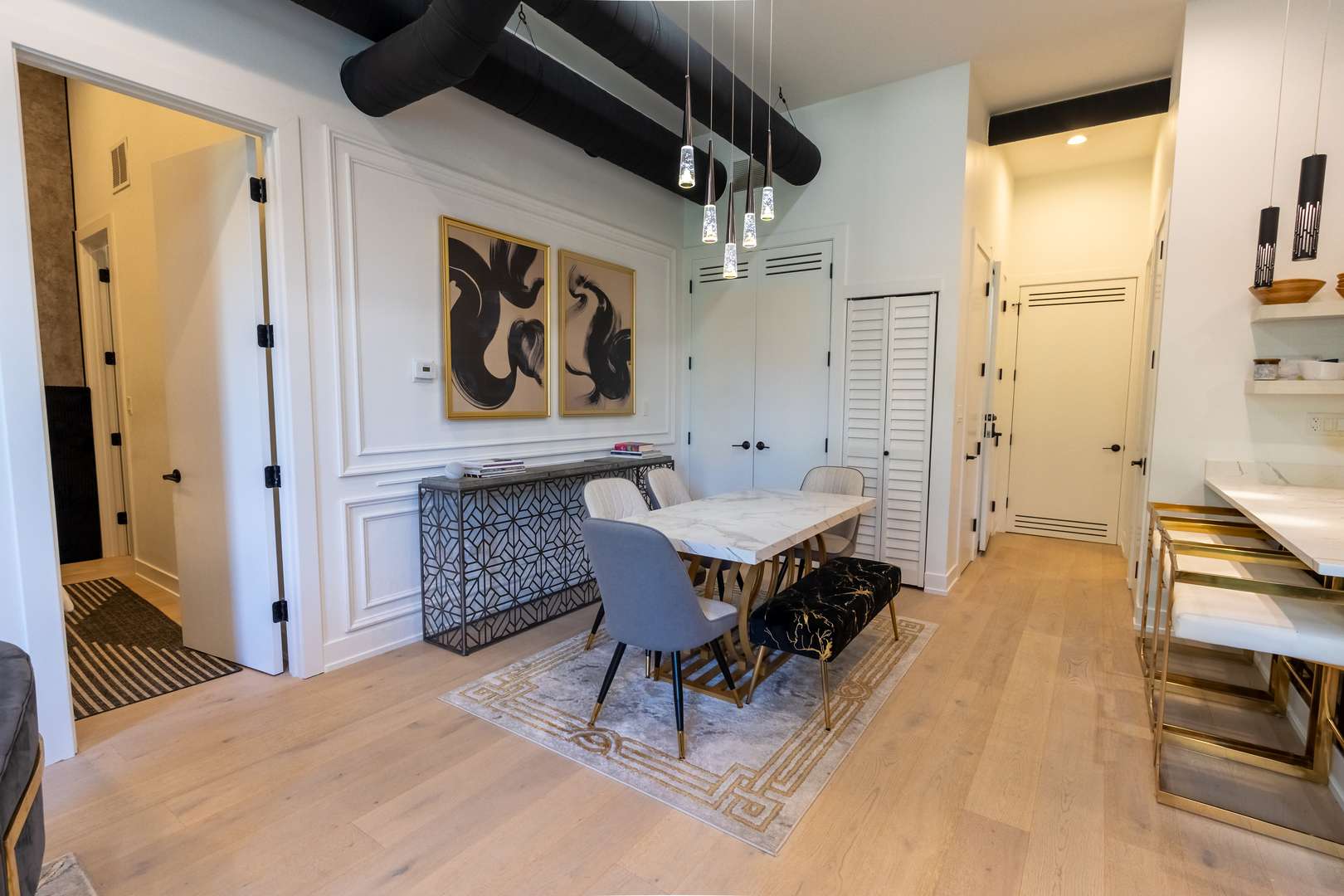 77 W Chestnut ST #3B, Chicago, IL 60610