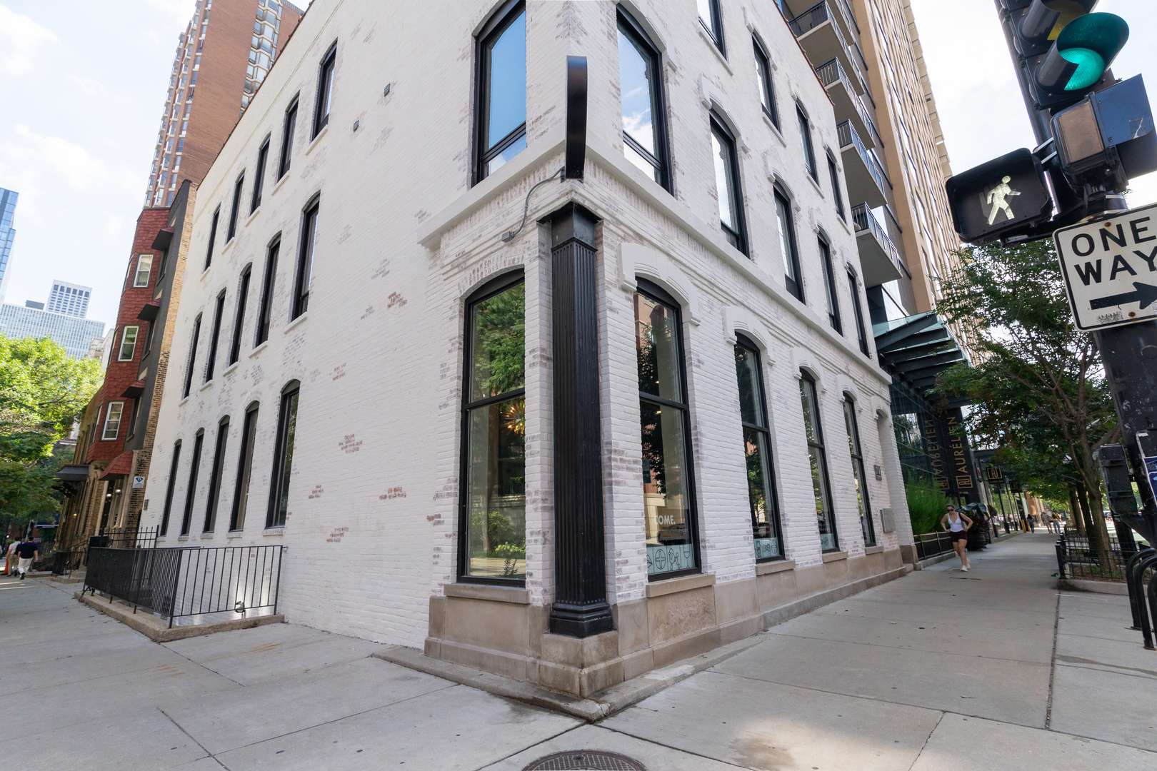 77 W Chestnut ST #3B, Chicago, IL 60610