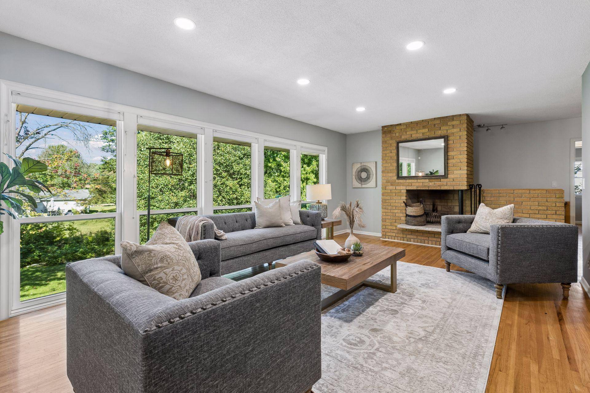 2131 Perry AVE N, Golden Valley, MN 55422