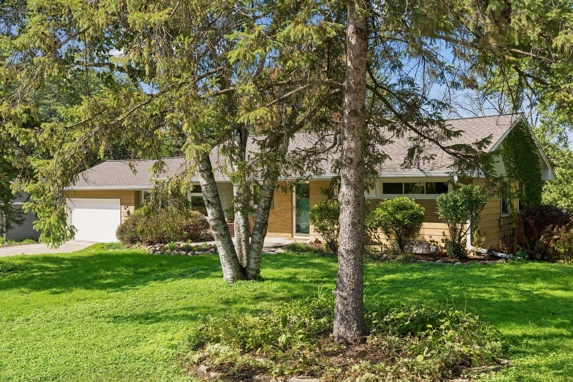 2131 Perry AVE N, Golden Valley, MN 55422