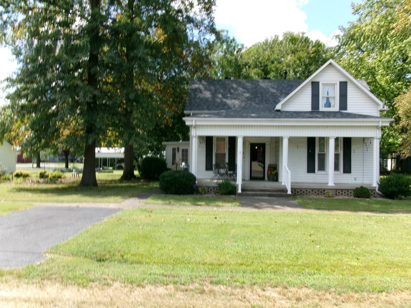 304 South Powell ST, Norris City, IL 62869
