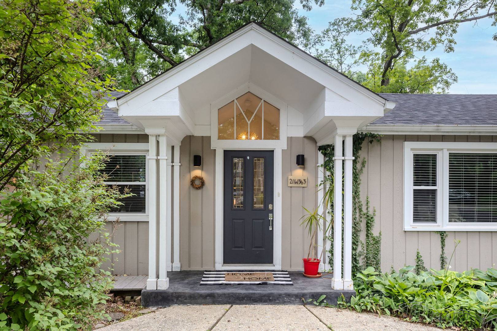 21W363 Walnut RD, Glen Ellyn, IL 60137