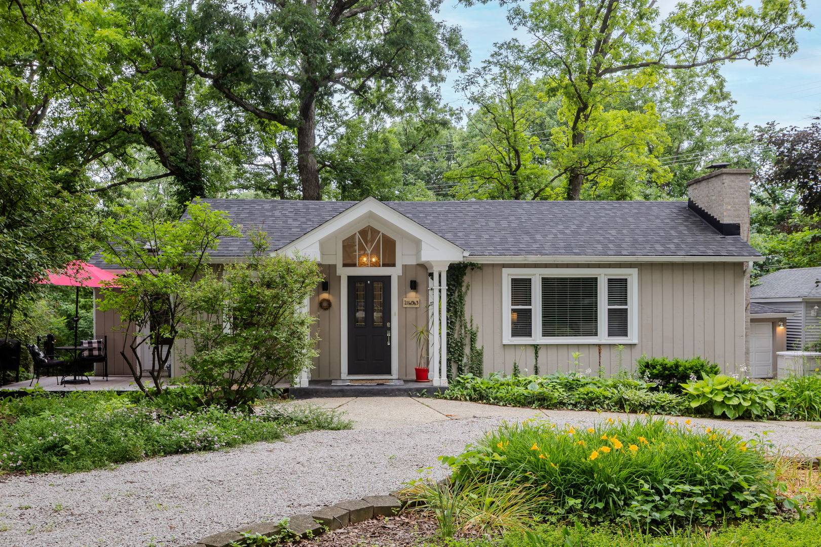 21W363 Walnut RD, Glen Ellyn, IL 60137
