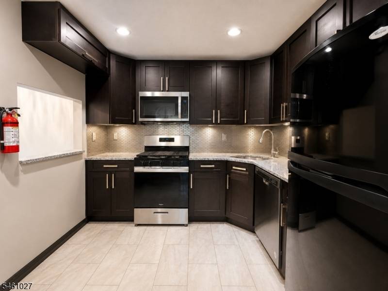 500 Danbury Ln, East Brunswick Twp., NJ 08816