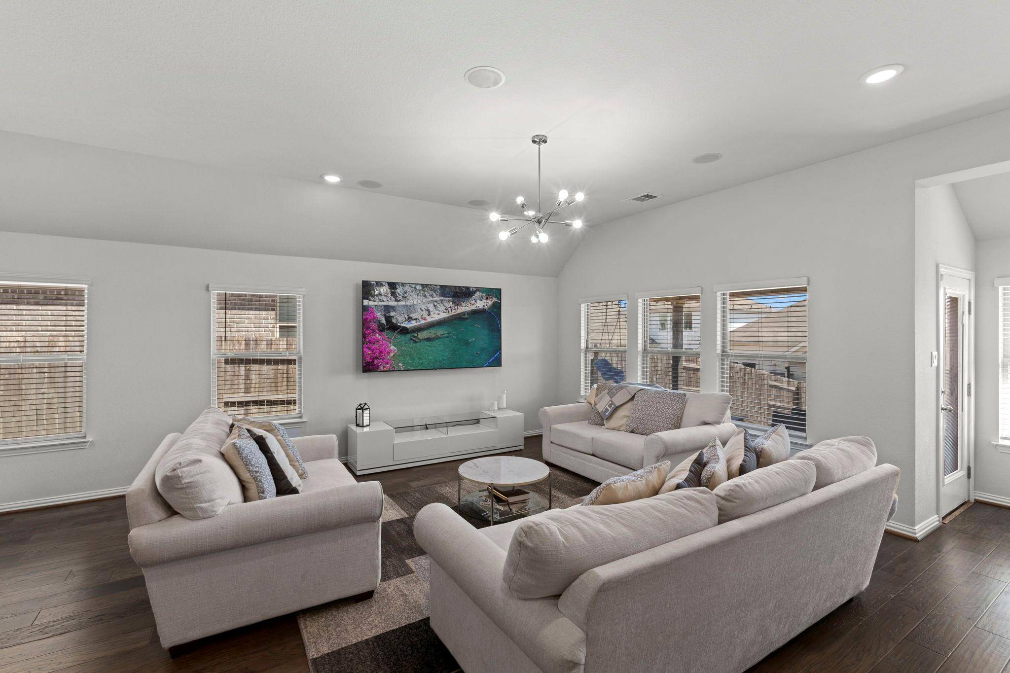 220 Algaroba LOOP, Buda, TX 78610