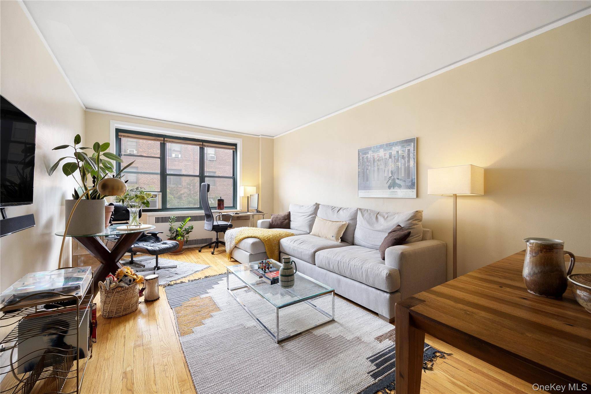 34-41 78th ST #4G, Jackson Heights, NY 11372