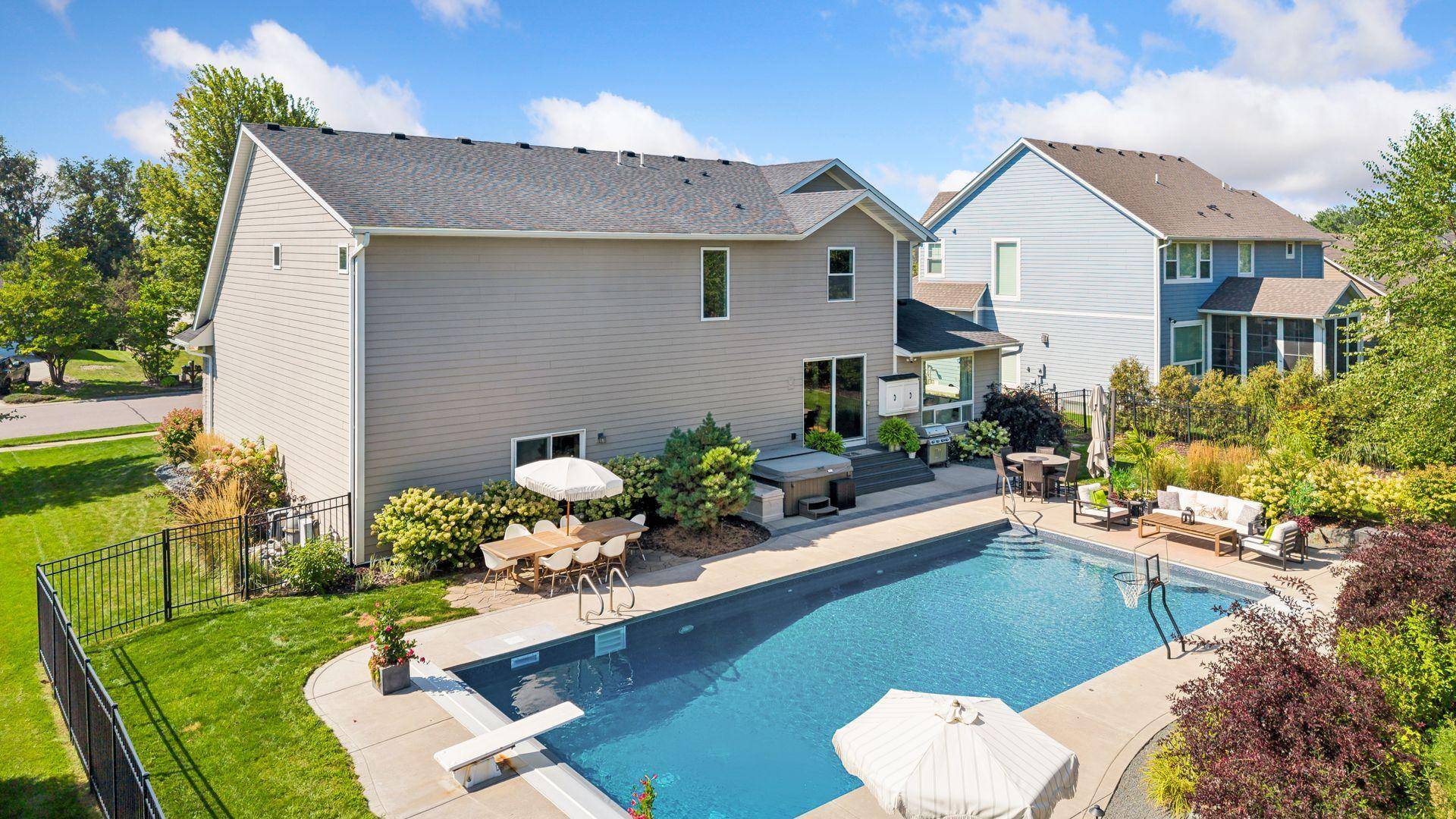 2901 Fairway DR, Chaska, MN 55318