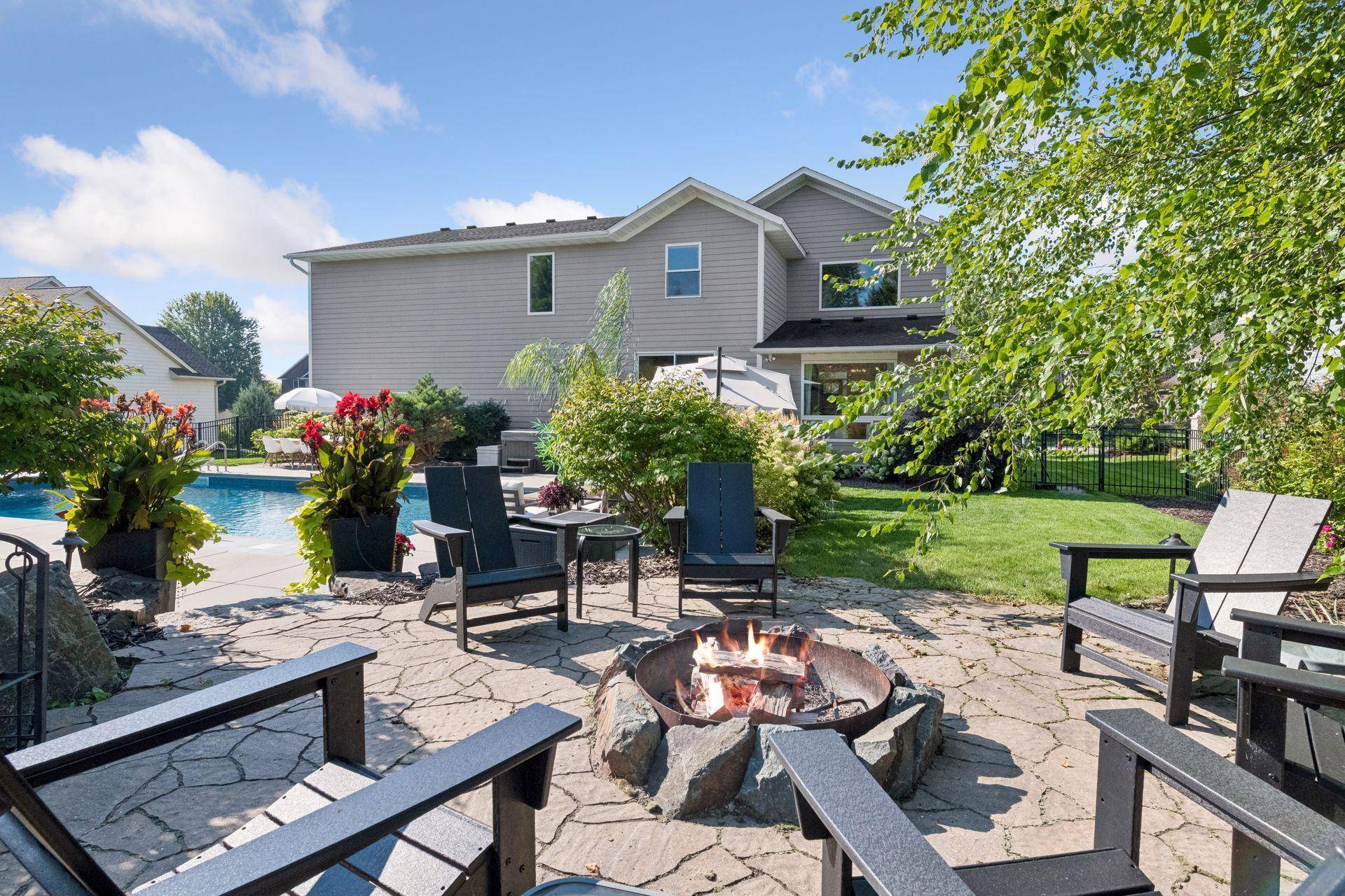 2901 Fairway DR, Chaska, MN 55318