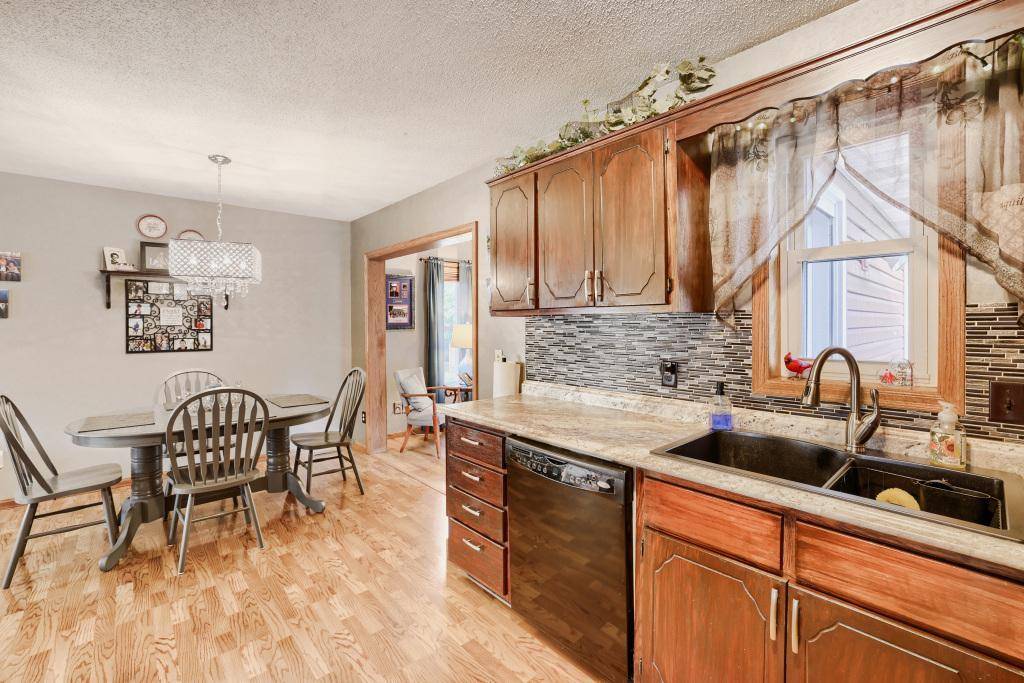 6078 Kalland DR NE, Albertville, MN 55301
