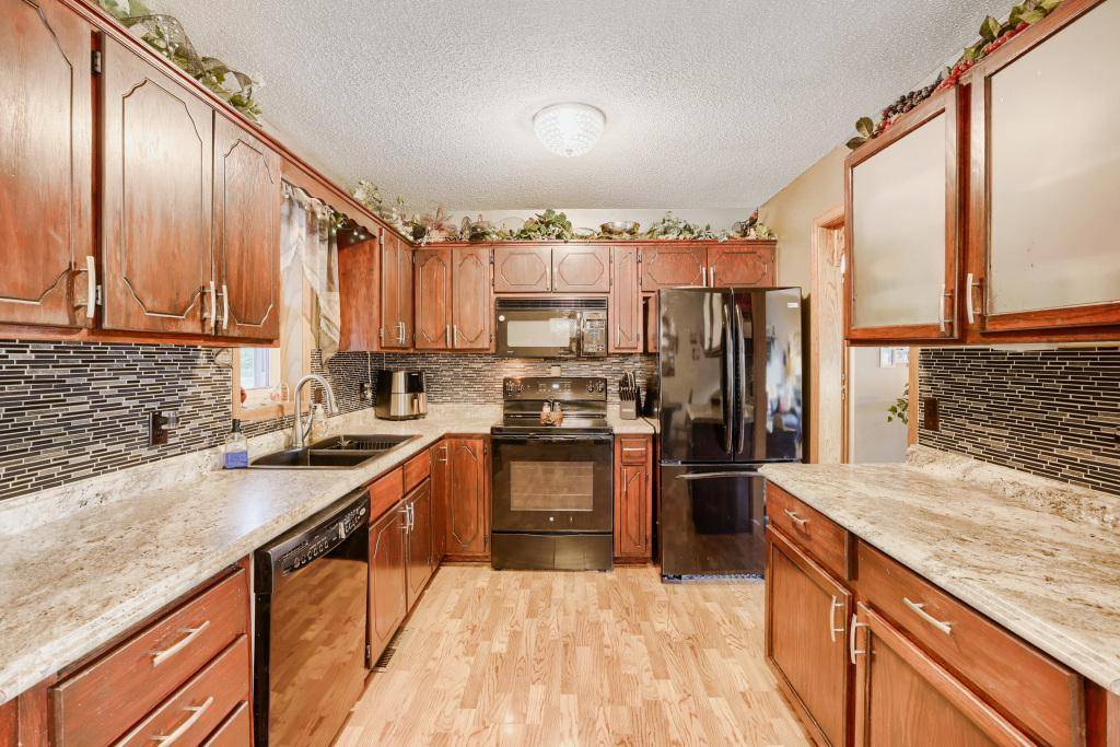 6078 Kalland DR NE, Albertville, MN 55301