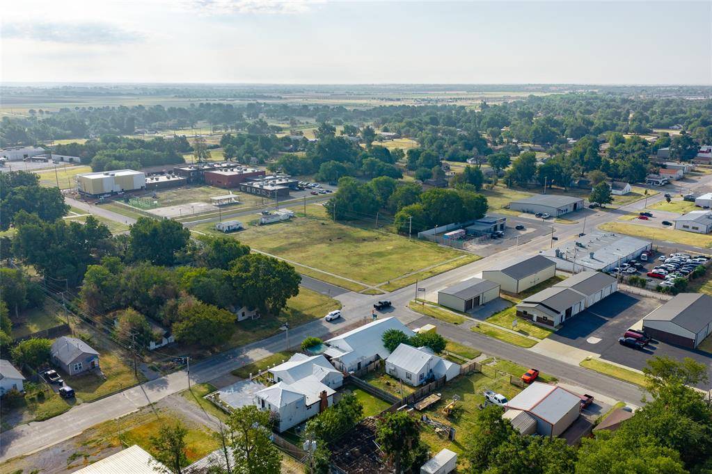 428 S 3rd ST, Chickasha, OK 73018