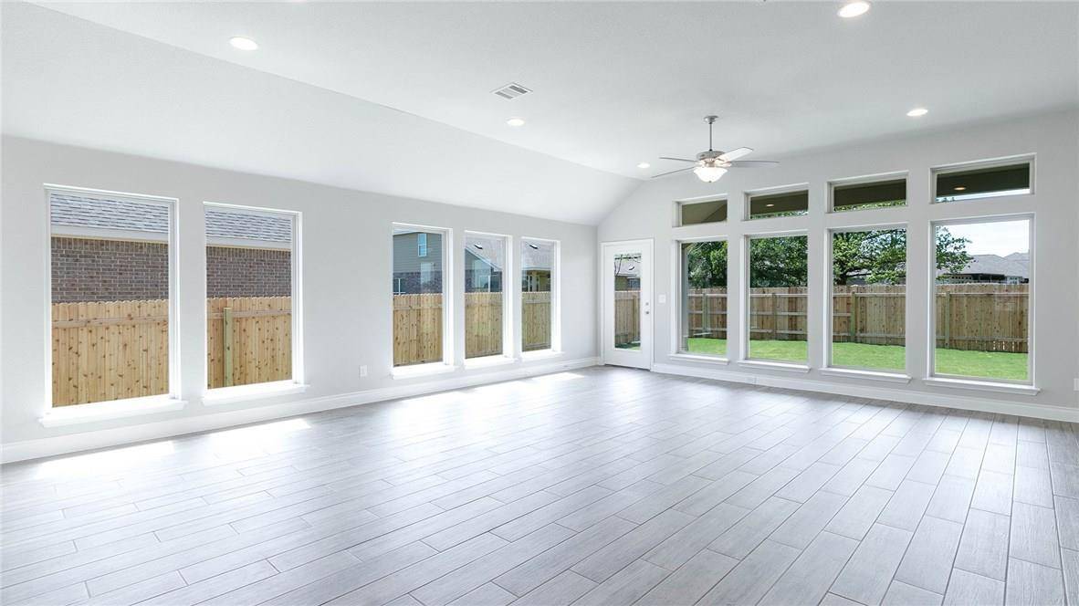 313 Glen Arbor DR, Liberty Hill, TX 78642
