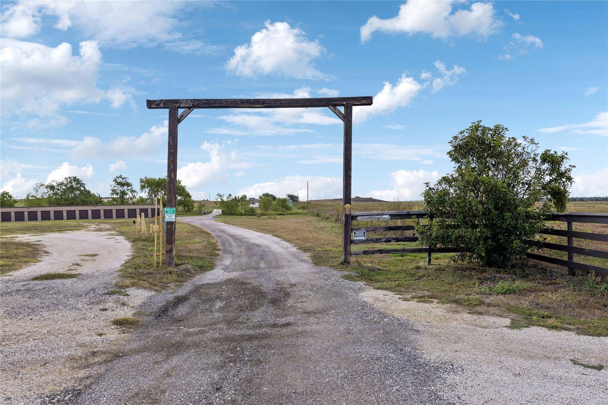 158 Stockmen LN, Maxwell, TX 78656