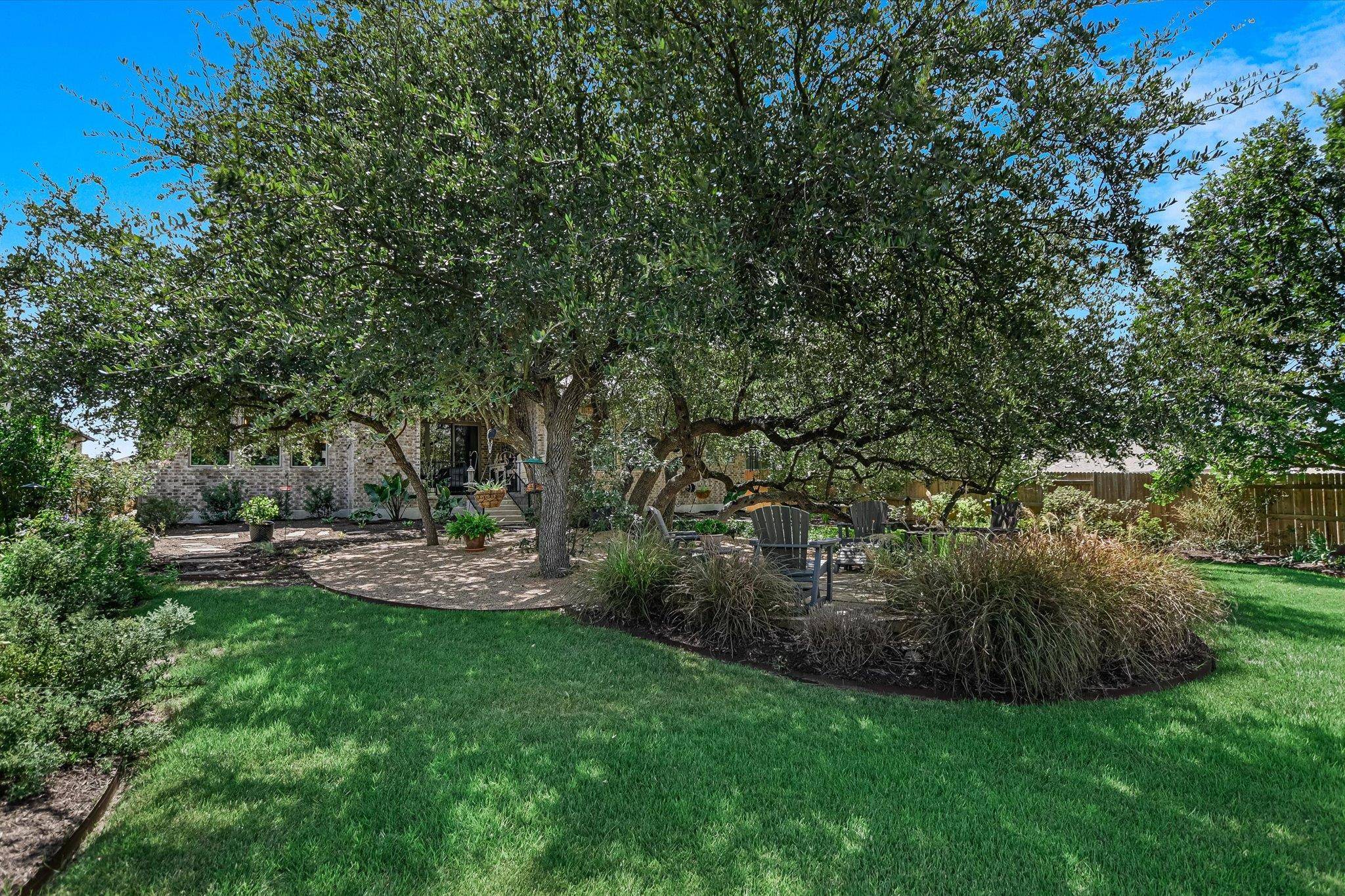 582 Peakside CIR, Dripping Springs, TX 78620