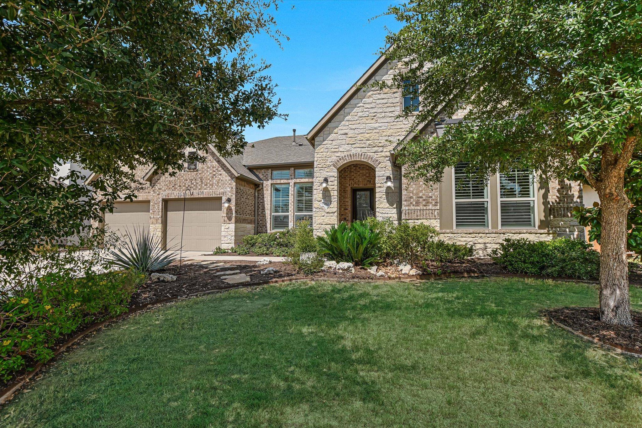 582 Peakside CIR, Dripping Springs, TX 78620