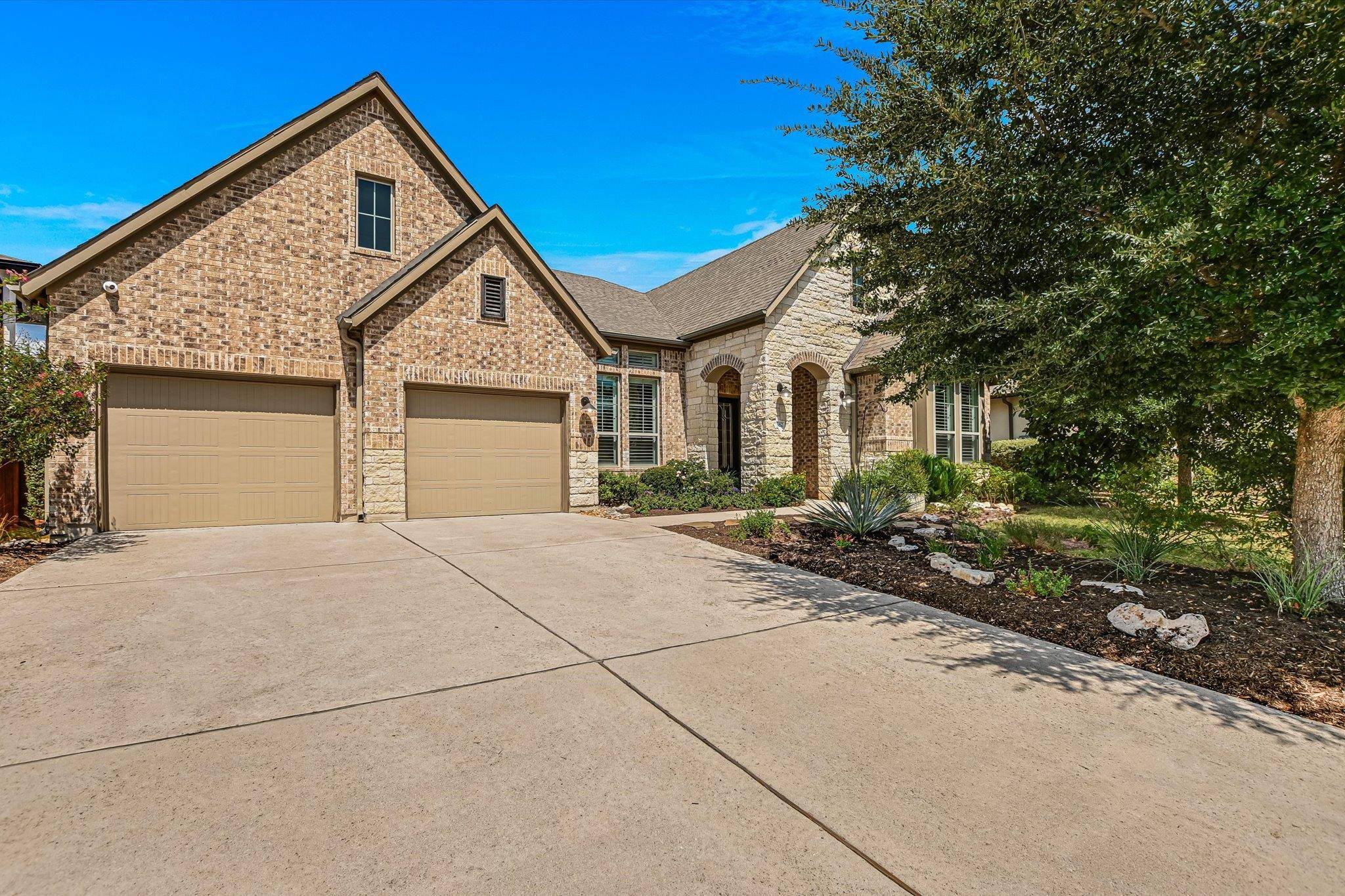 582 Peakside CIR, Dripping Springs, TX 78620