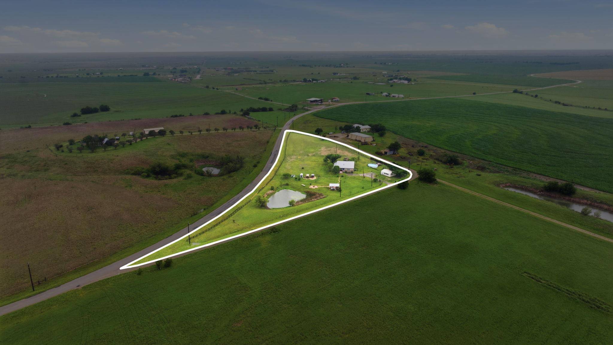 1000 County Road 458, Coupland, TX 78615