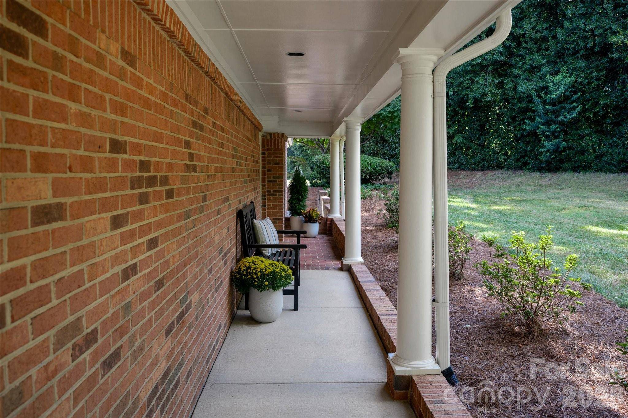 1804 Meadowood LN, Charlotte, NC 28211