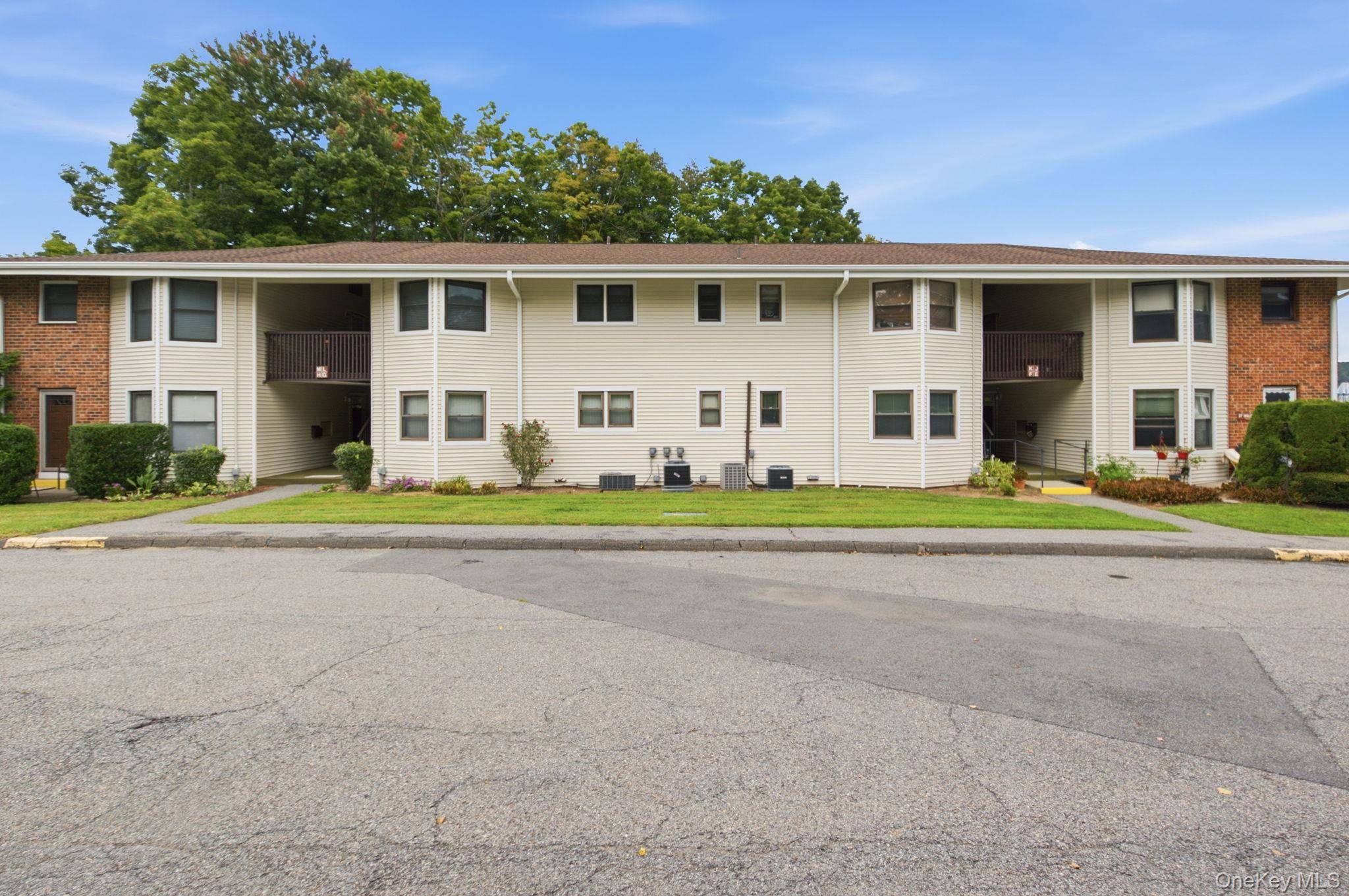 27 Walden CT #F, Yorktown Heights, NY 10598