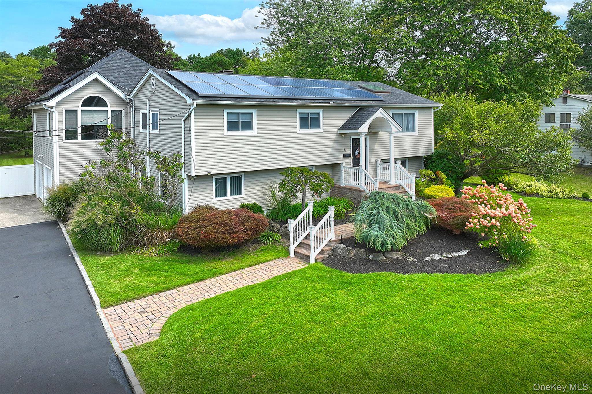 37 Euclid AVE, Dix Hills, NY 11746