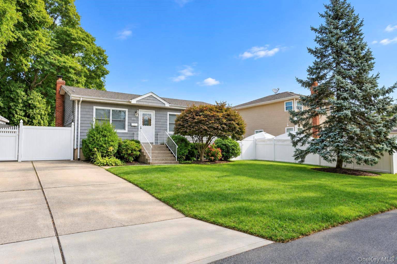 278 Lake DR, Copiague, NY 11726