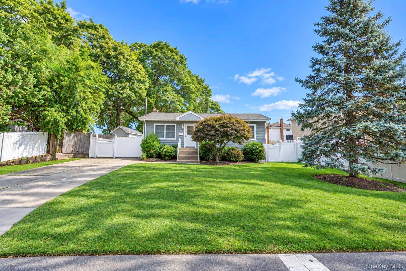 278 Lake DR, Copiague, NY 11726