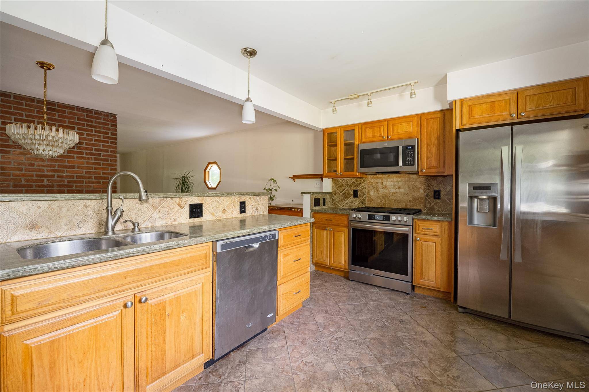 226 Charwill DR, Clinton Corners, NY 12514