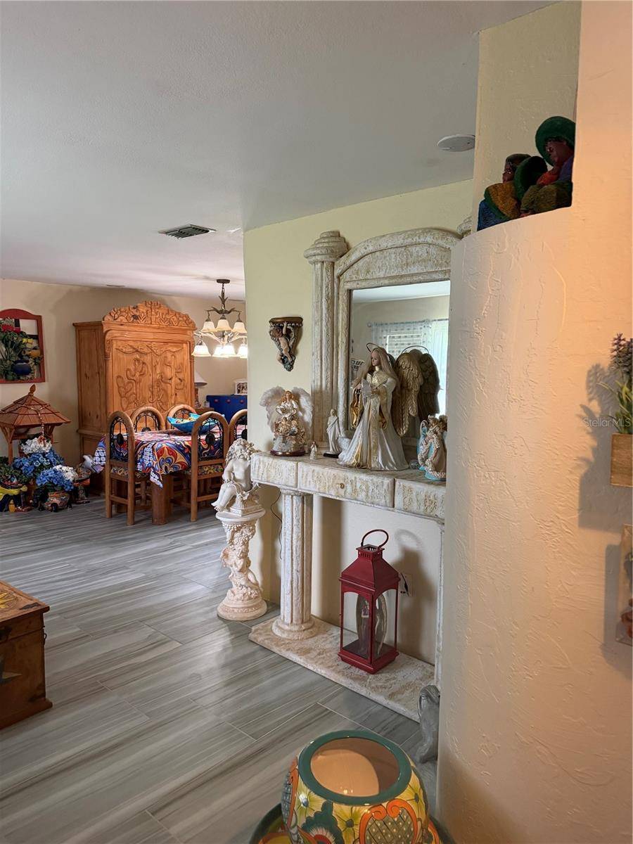 2727 NE 4TH PL, Cape Coral, FL 33909