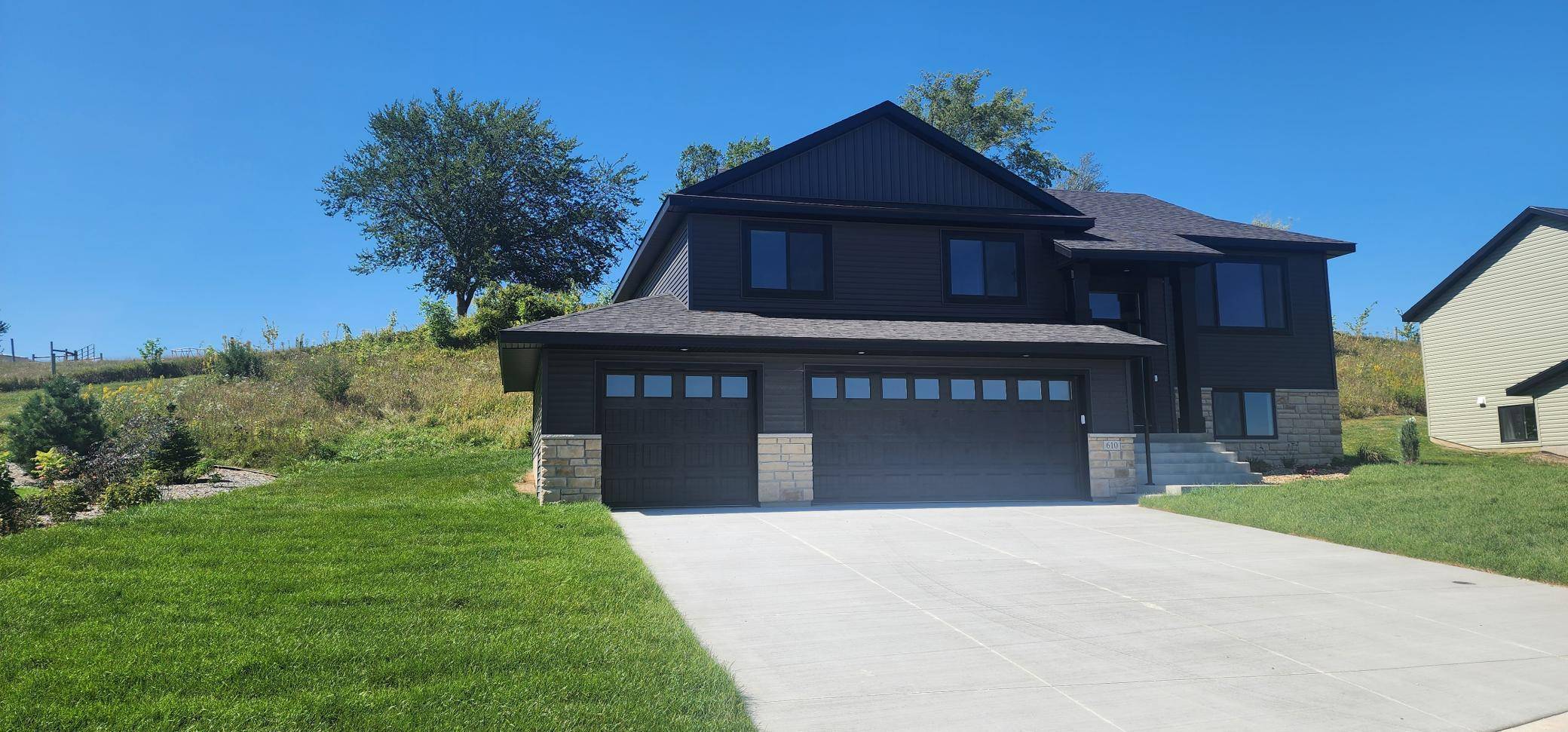 610 Mulligan DR, Zumbrota, MN 55992