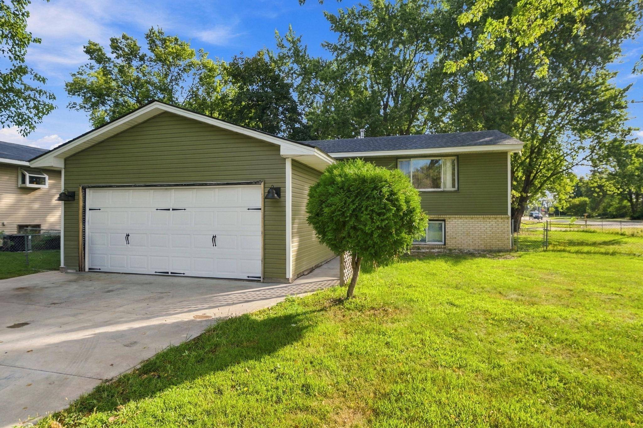 6900 Brunswick AVE N, Brooklyn Park, MN 55429