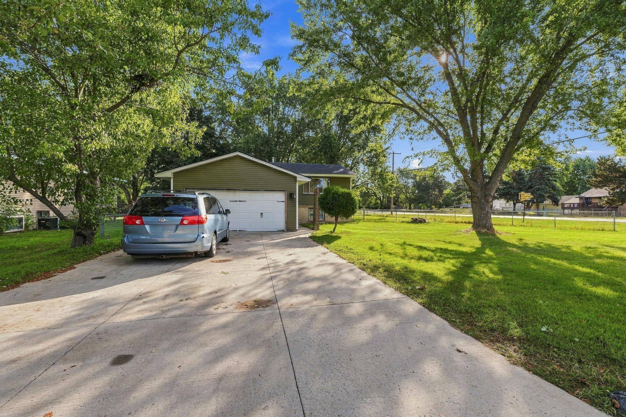 6900 Brunswick AVE N, Brooklyn Park, MN 55429