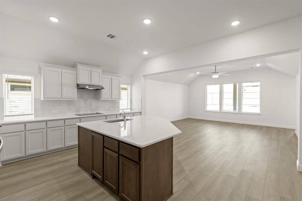 1404 Elle Lane, Aubrey, TX 76227