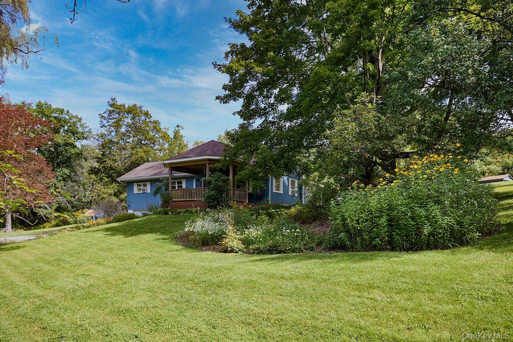 10 Burger RD, Rhinebeck, NY 12572