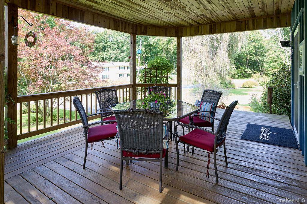10 Burger RD, Rhinebeck, NY 12572