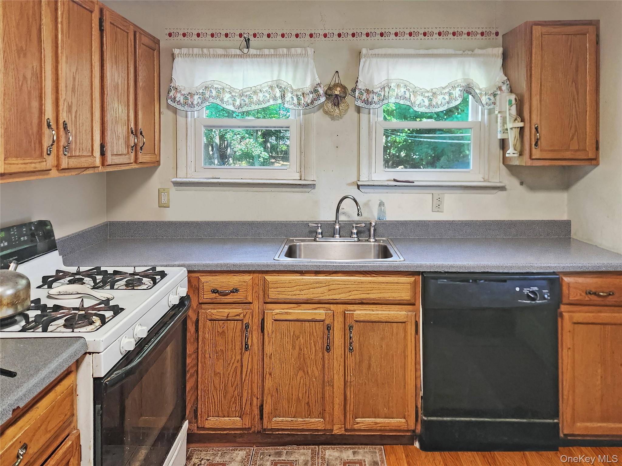 15 Grove ST, Highland, NY 12528