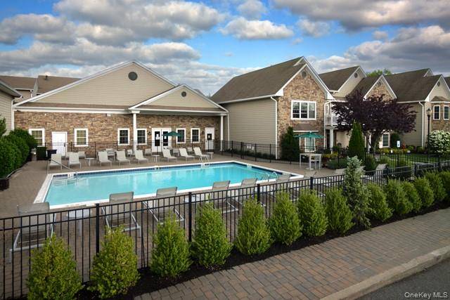 613 Dolphin LN #613, Holbrook, NY 11741