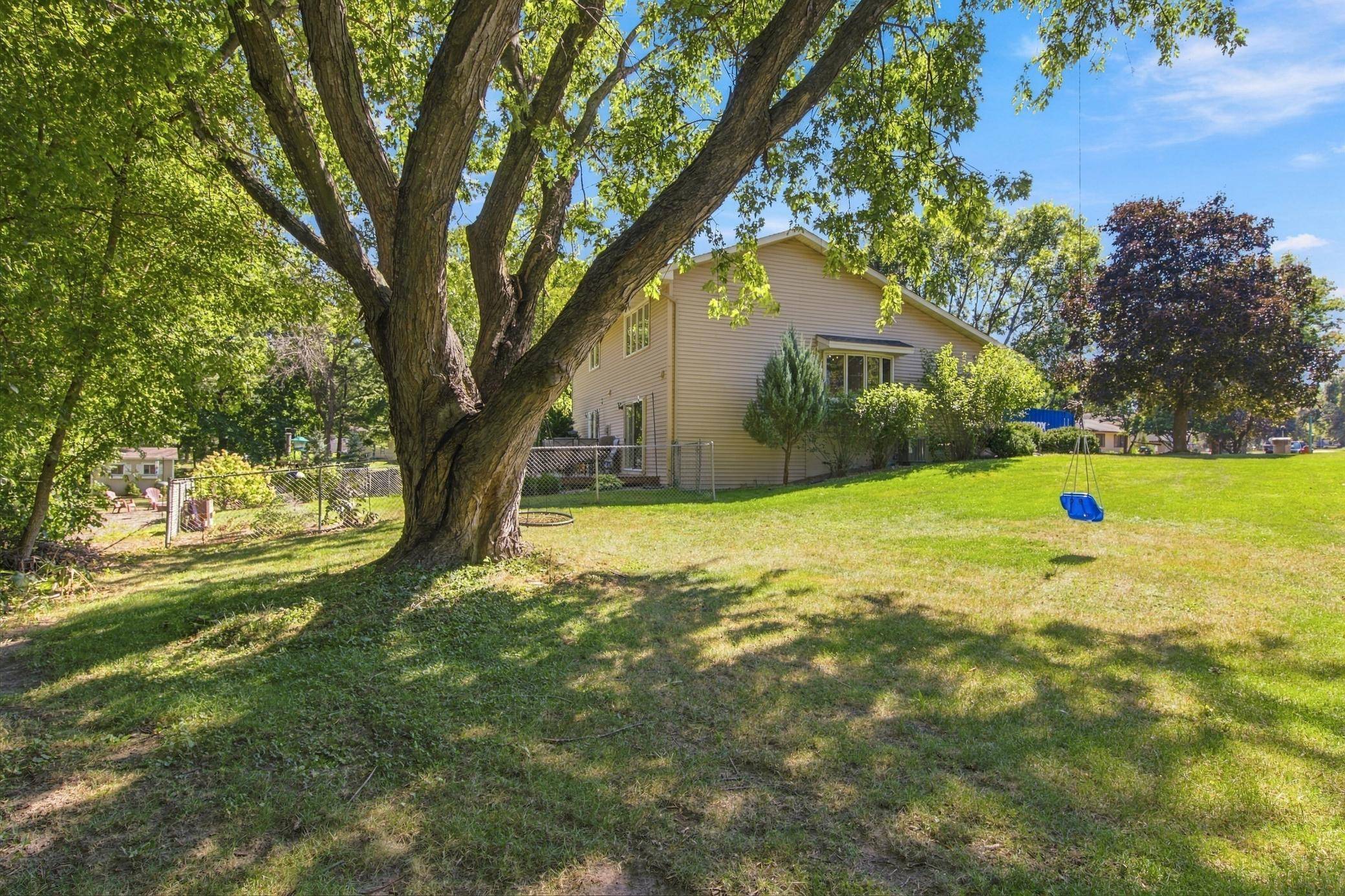 7003 Park View LN, Eden Prairie, MN 55346