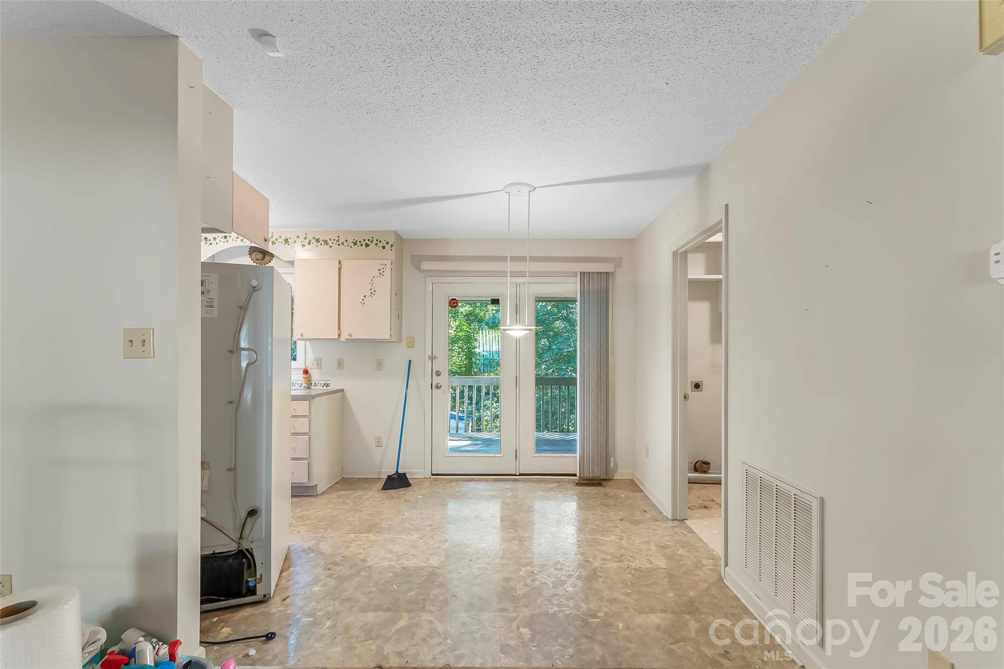 2524 Robinson RD, Newton, NC 28658
