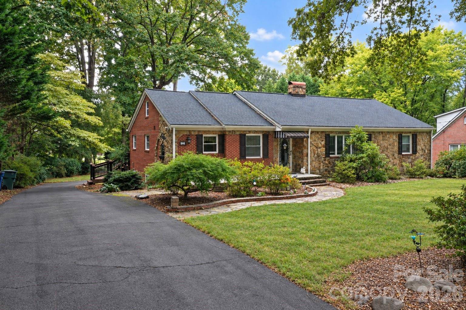 609 1st AVE N, Conover, NC 28613