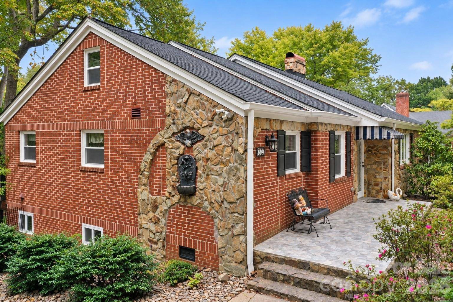 609 1st AVE N, Conover, NC 28613